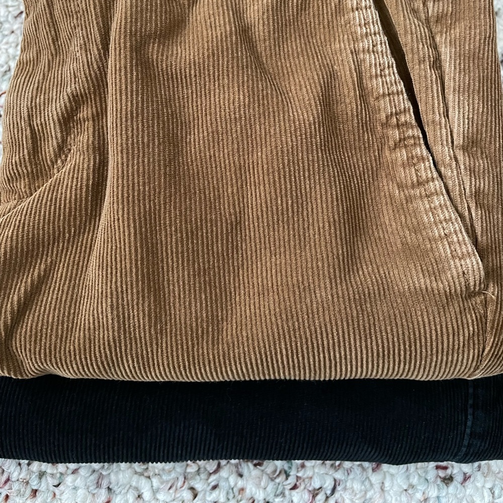 Set/2 corduroy pants: brown Gap, black Levi’s. Both are slim/skinny fit. Size 28